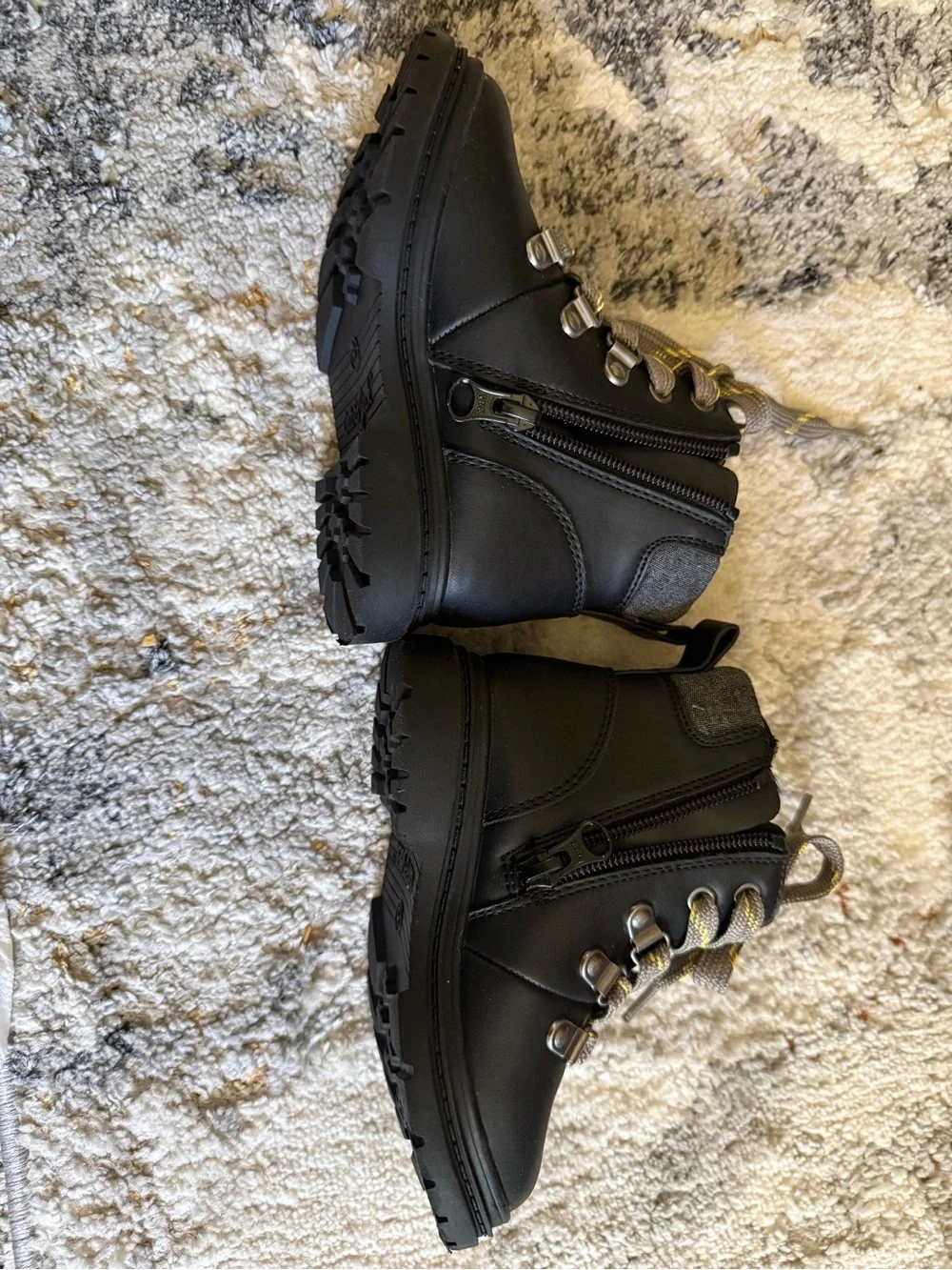 OshKosh Kids Black and Navy Snow Boots & Cat & Jack Boots Size 8 toddler